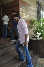 Ajay Devgan snapped in Mumbai on 2nd Sept 2013 (1).JPG